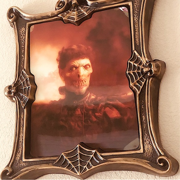 3D Changing Face Moving Portrait Picture frame Halloween Horror Decoration Party - Picture 1 of 17